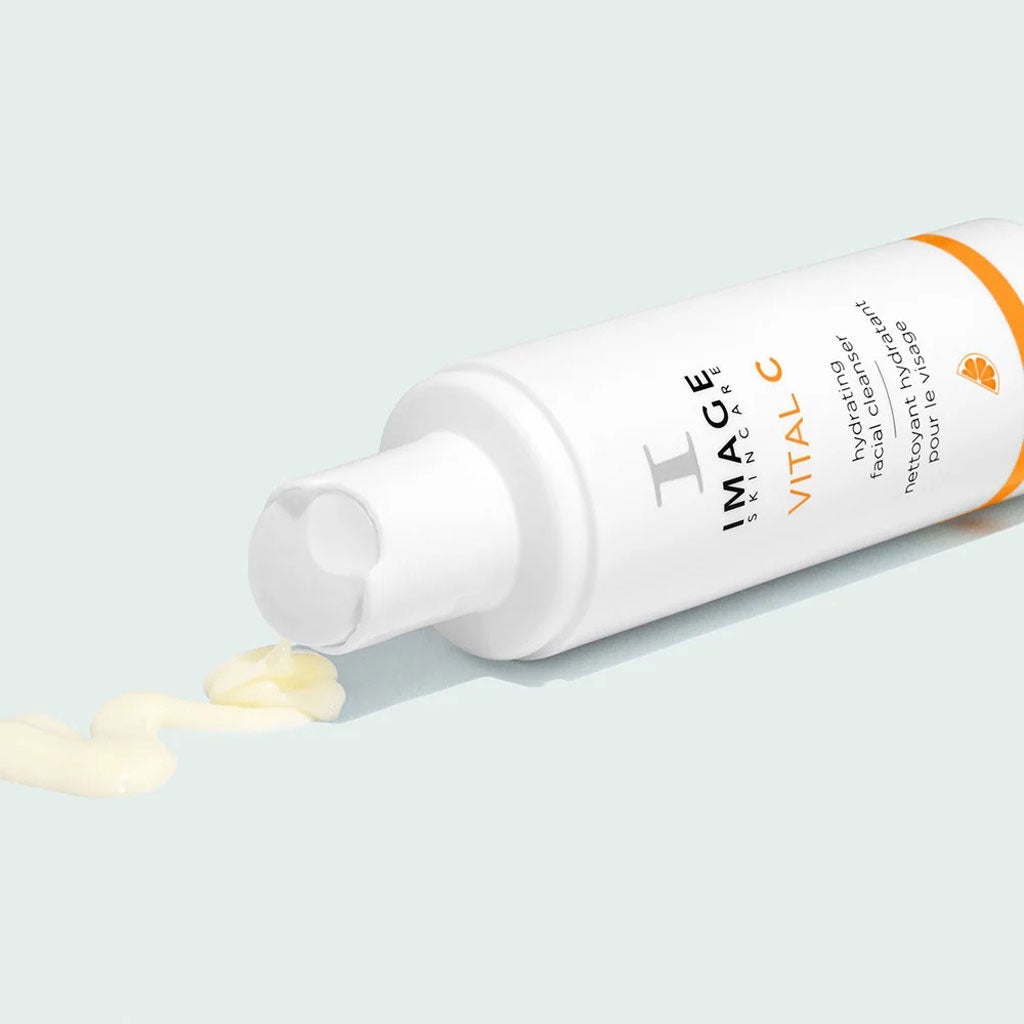 https://media.myaster.com/images/products/1068567/image-vital-c-hydrating-facial-cleanser-177ml/1068567_2.jpg