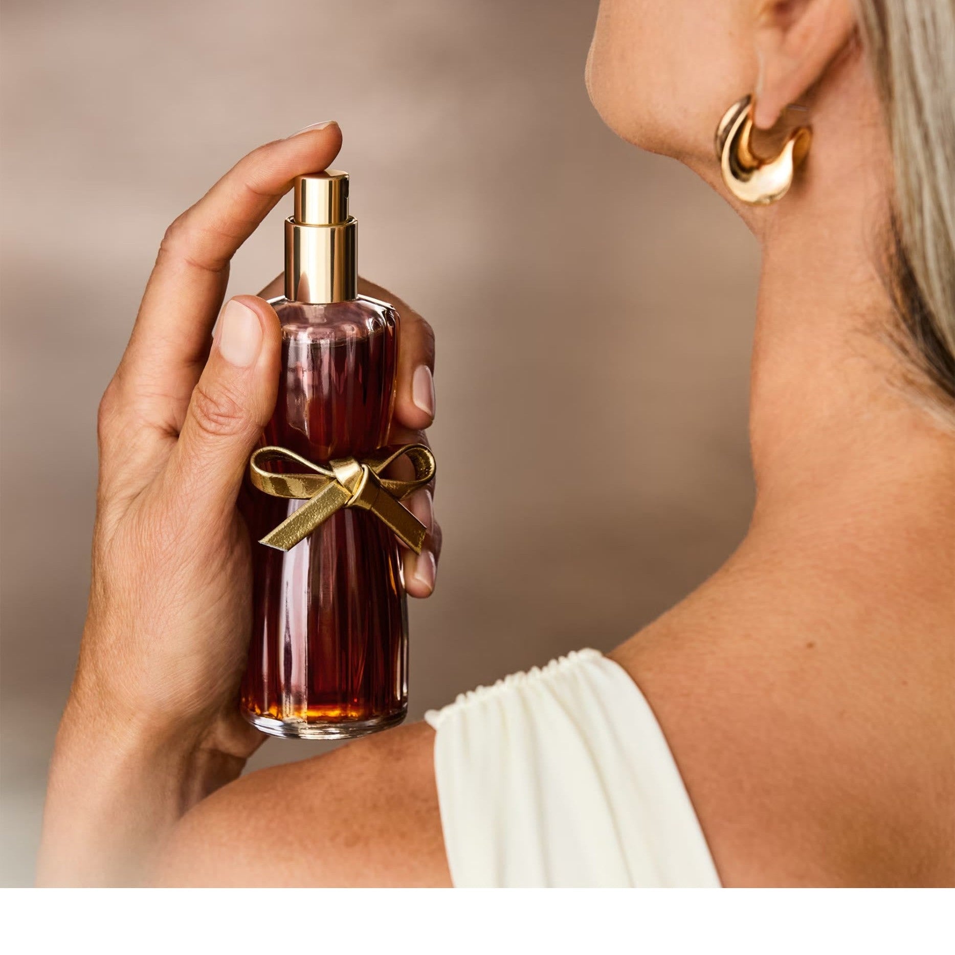 https://bloomingdales.ae/on/demandware.static/-/Sites-bloomingdales-master-catalog/default/dwdf8d2f12/sfcc-new-blm-production/2/0/4/7/6/204760706_E2.jpg