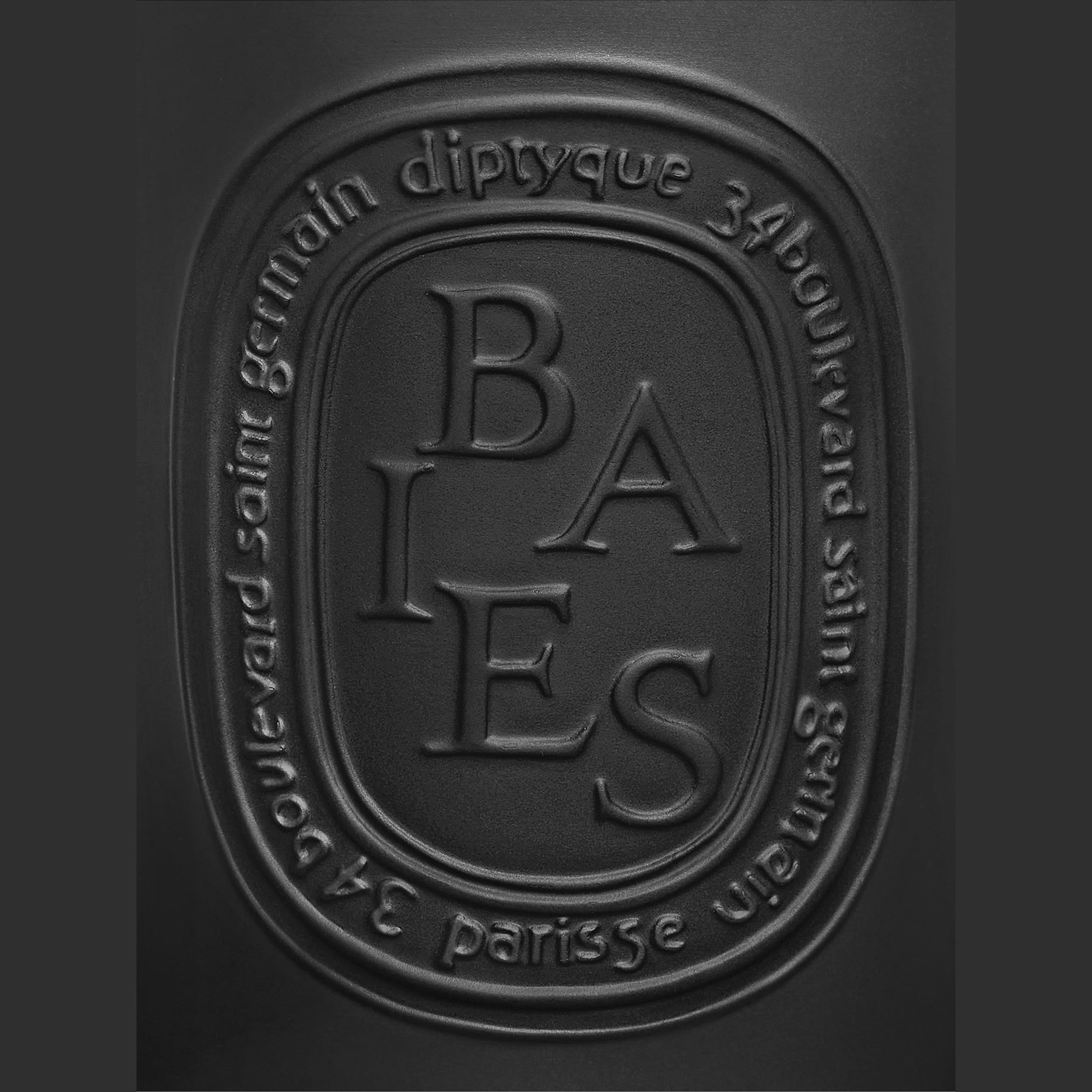 https://bloomingdales.ae/on/demandware.static/-/Sites-bloomingdales-master-catalog/default/dw07ae7491/sfcc-new-blm-production/2/1/1/1/7/211173901_CU.jpg