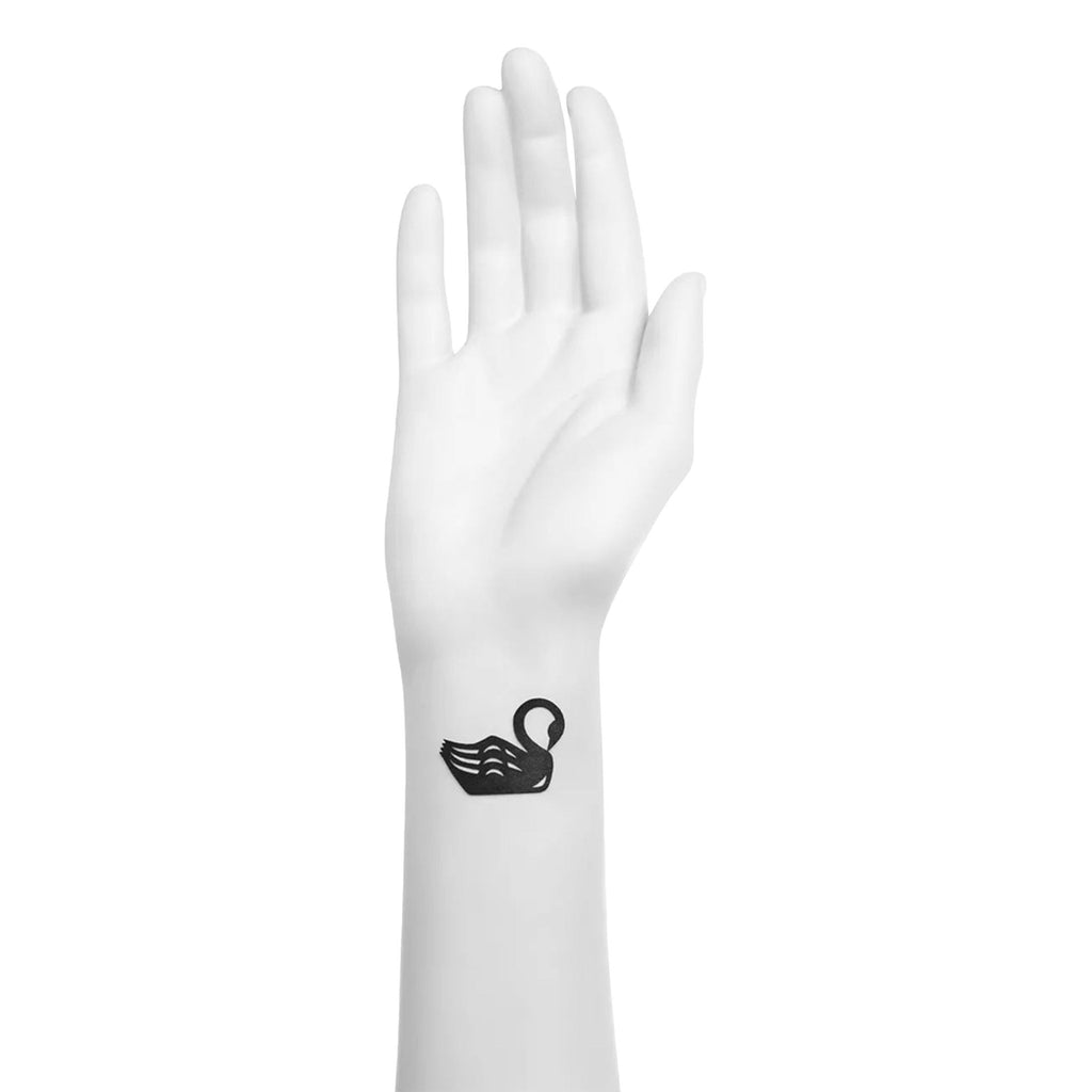 https://bloomingdales.ae/on/demandware.static/-/Sites-bloomingdales-master-catalog/default/dw1b3f6dba/sfcc-new-blm-production/2/1/3/2/5/213255938_FR.jpg