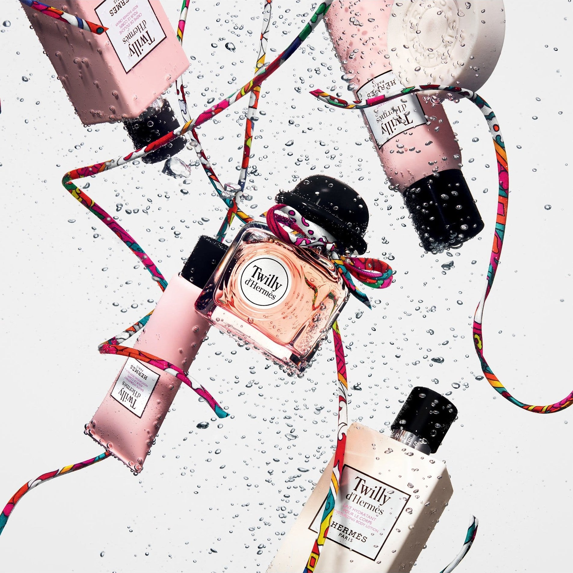 https://bloomingdales.ae/on/demandware.static/-/Sites-bloomingdales-master-catalog/default/dwe55383d2/sfcc-new-blm-production/2/1/3/7/9/213792619_E1.jpg