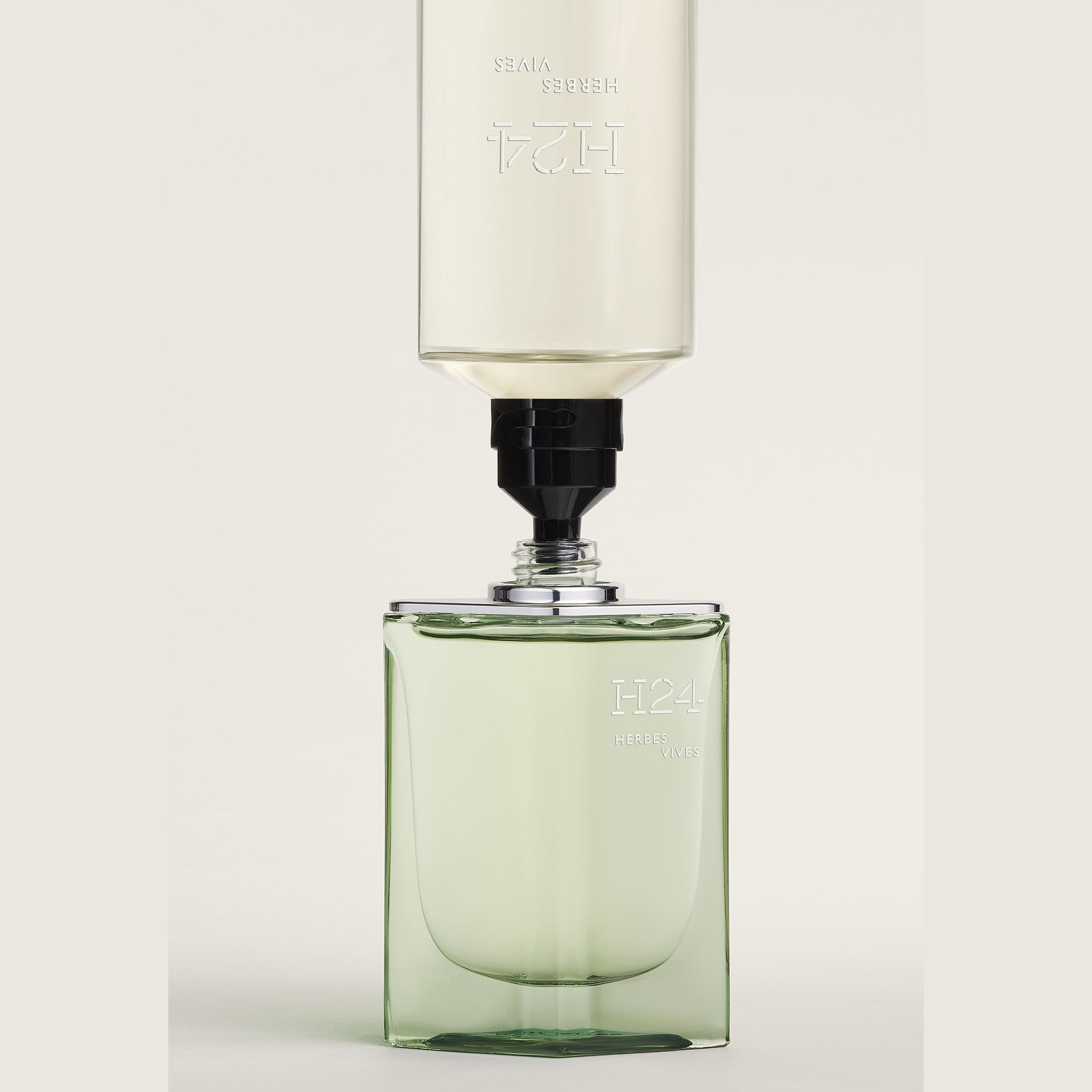 https://bloomingdales.ae/on/demandware.static/-/Sites-bloomingdales-master-catalog/default/dwd3a64160/sfcc-new-blm-production/2/1/7/0/1/217010201_CU.jpg