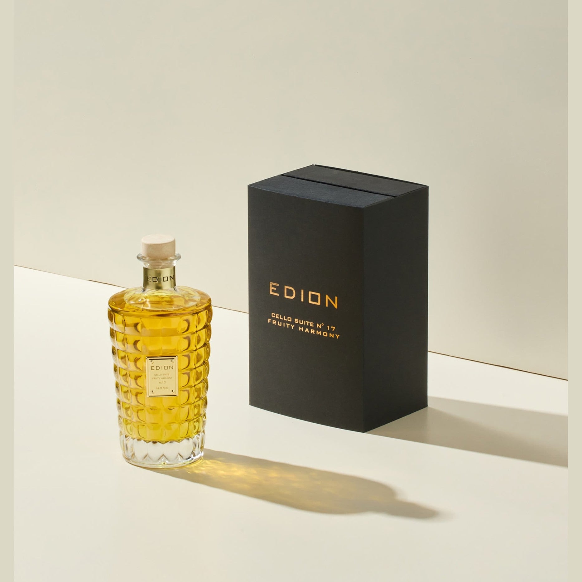 https://bloomingdales.ae/on/demandware.static/-/Sites-bloomingdales-master-catalog/default/dwf647fdb1/sfcc-new-blm-production/2/1/9/0/4/219042088_FR.jpg