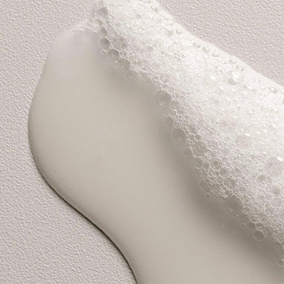 https://www.basharacare.com/media/catalog/product/b/a/basharacare-davines-oi-shampoo-texture.jpg